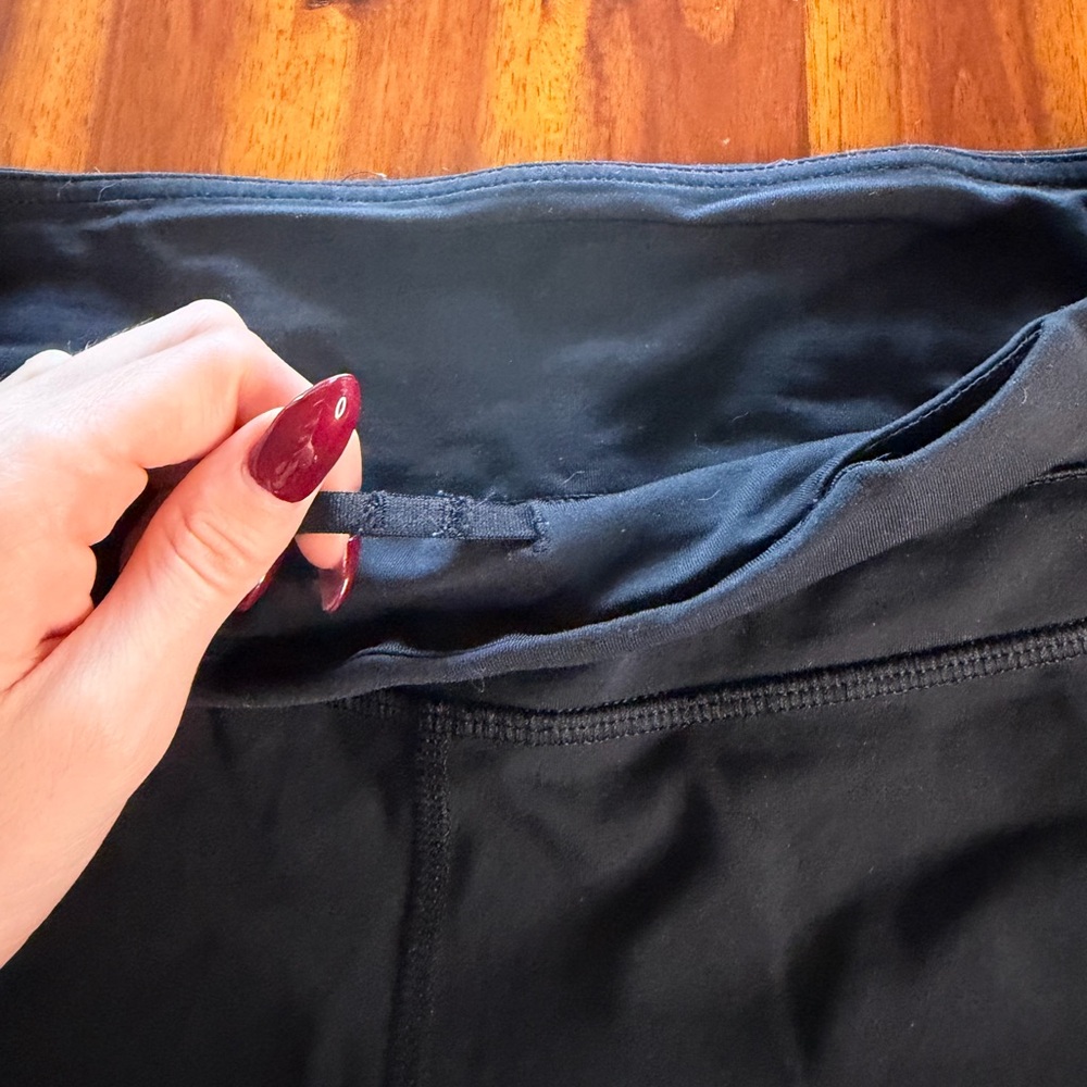 Lululemon Black Capri Cropped Leggings Size 6 - Picture 3 of 9
